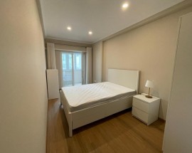 Quarto individual com varanda em Odivelas