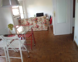 Arrendo 2 quartos a raparigas Laranjeiras Lisboa
