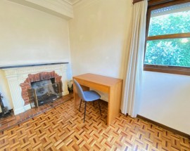 Aluga se quarto em moradia proximo FEUP HSJoao ESCAP