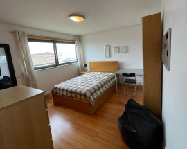 Alugo quarto a menina estudante em Braco de Prata em Lisboa