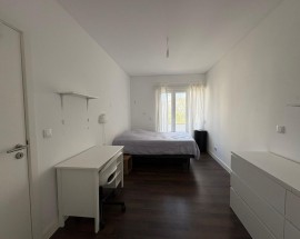 Quarto para mulher solteira proximo Estacao Amadora