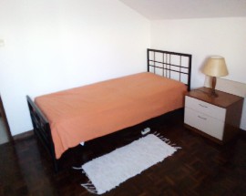 Alugo quarto a Senhora a 5 min do metro Sr Roubado