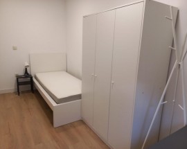 Quarto para rapariga a 200m da Faculdade de Medicina