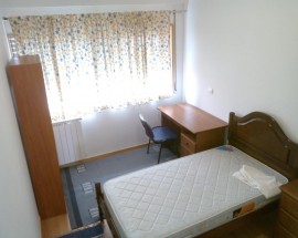Quarto individual a rapaz perto da Universidade