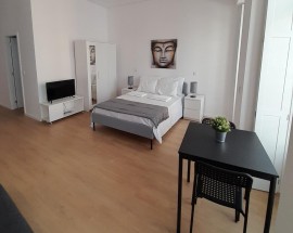 Studio 2nd floor front rua de Cedofeita Oporto