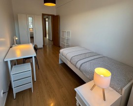 T3 remodelado e mobilado para estudantes centro Sacavem