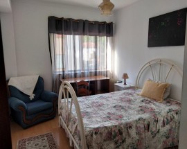Quarto a rapariga estudante Coimbra rua do Brasil
