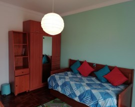 Alugo quarto a senhora rapariga no centro de Almada