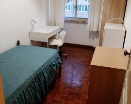 Apartamento ocupado por meninas estudantes Lisboa Ajuda