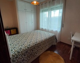Quarto estacao de comboios Aguas Santas para menina