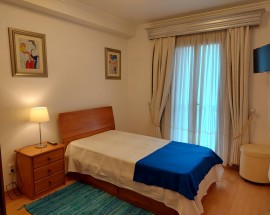 Quarto Lisboa rapazes limpeza internet TV 3