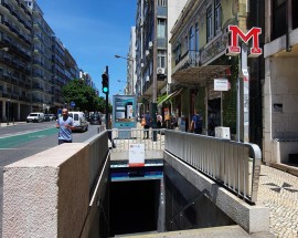 Quarto duplo amplo e luminoso junto ao metro Anjos