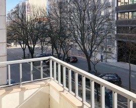 Fantastico quarto com varanda em Lisboa
