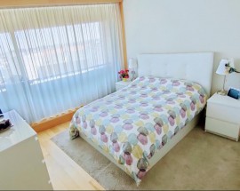Quarto menina junto Glicinias e UAveiro