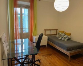 Alugo quarto Av Joao XXI