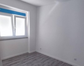 Quarto individual wc privado todo equipado metro Odivelas