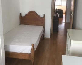 Quarto arejado ambiente calmo ideal para estudantes