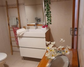 Quarto em apartamento T3 em Sines