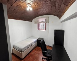 Quarto rapariga 500m da praca Giraldo Arrendo