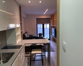 Arrendo apartamento com Patio no Porto na rua de Serpa Pinto
