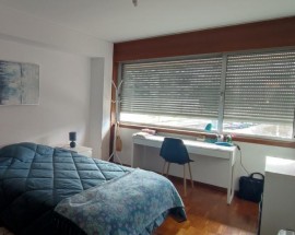 Arrendo quarto no Centro de Gaia