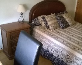 Quarto amplo cama casal em Faro Penha