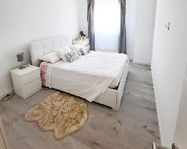 Alugo 1 quarto a rapariga no Laranjeiro Almada