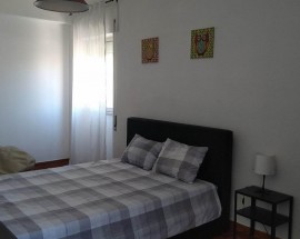 Alugo quarto de casal acesso a cozinha na Moita