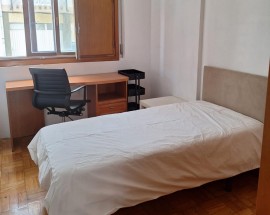 Quarto em T2 com terraco VNGaia metro Jardim do Morro