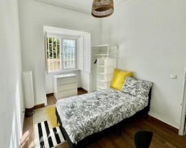 Quarto luminoso perto de Universidades e Santa Maria