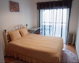 Quarto individual a rapariga estudante em Coimbra