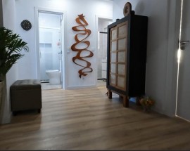 Excelente quarto em apartamento amplo e acolhedor