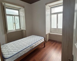 Quarto a jovens estudantes ou senhoras Santarem