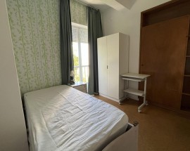 Quarto com casa banho privada rapariga Lisboa Olivais