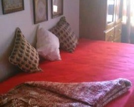 Quarto individual num T3 em Oeiras