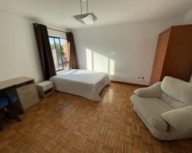 Quarto para rapariga Estudante em Aveiro