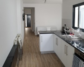 Quarto para rapariga universitaria perto da Universidade