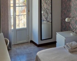 Alugo quarto individual com cama de casal em Lisboa