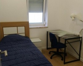 Quarto de estudantes ao pe do metro de Arroios e IST