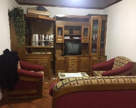 Amplo quarto mobilado perto da ESEV