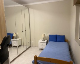 Quarto a rapariga estudante Universidade de Gambelas