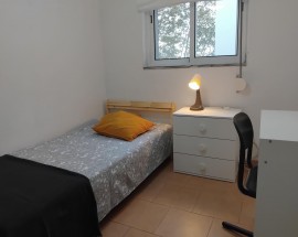 Quartos em Portalegre rua 25 de abril