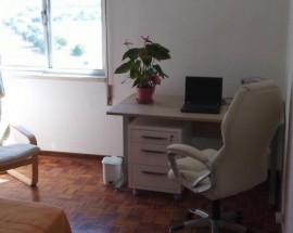 Privatized sunny single room in flat in Faro