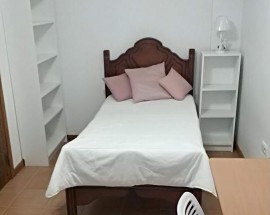 Quarto junto a UC com recibo e despesas incluidas