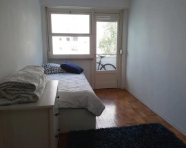 Quarto individual com varanda nas Laranjeiras Lisboa