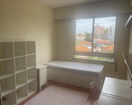 Quarto individual Nova SBE Oeiras