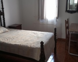Alugo a profissional masculino quarto individual em Evora