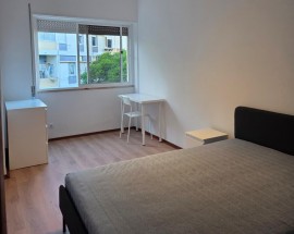 Arrenda se quarto renovado em Queluz