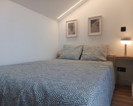 Quarto com terraco privado Metro Pontinha