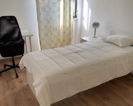 Quarto amplo e luminoso zona Estoril